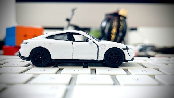 Guide pour comparer rapidement les devis d'assurance auto en ligne